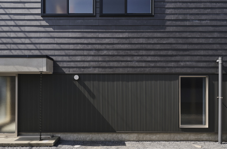 East exterior view | Subtle shadows create texture and depth - Hiroki Kawata