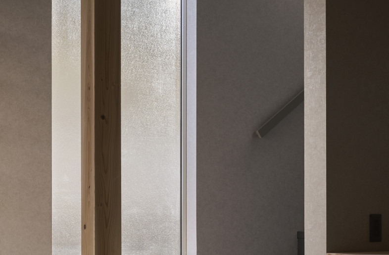 Earthen floor entry (service entrance) - Hiroki Kawata