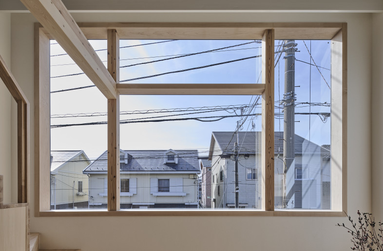 Large south-facing window - Hiroki Kawata