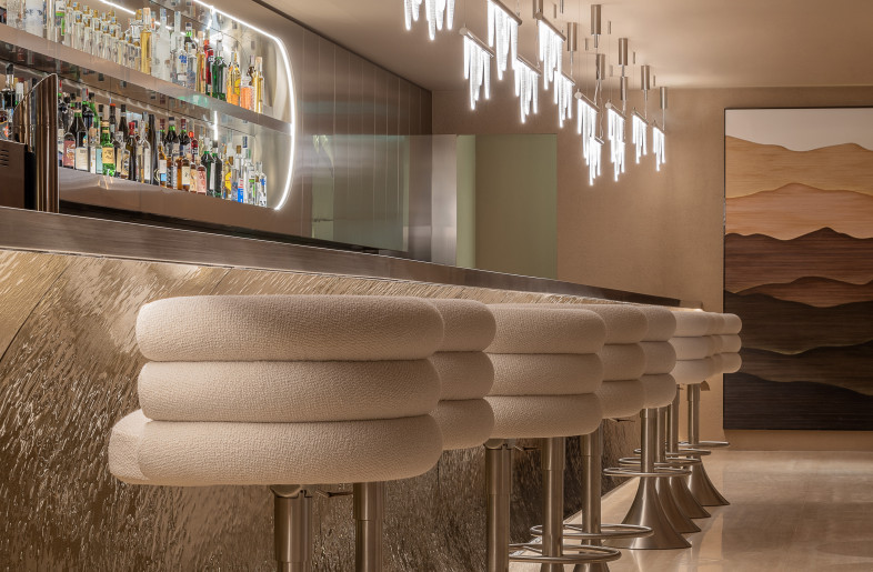 the longest bar counter in Milan in artistic glass (18 m)  with  Voluptas stools and Parade  suspension lamps both designed by Studiopepe for Visionnaire - Max Zambelli