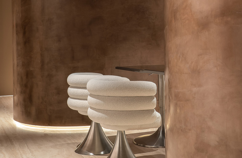 Corner of the bistro with Voluptas chairs - Max Zambelli