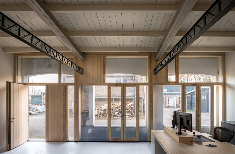 new window frames keep the historic facade visible - Thijs Wolzak