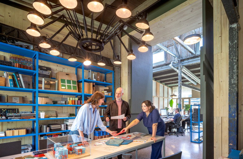 the 4 meter high green panels are pivot doors - Thijs Wolzak
