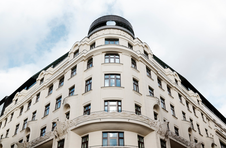 Outdoor architecture Mahart building - Tommaso Sartori