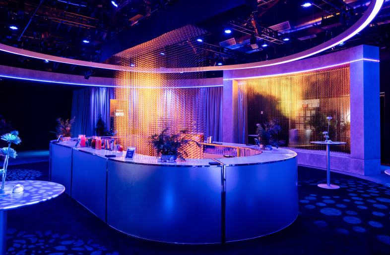 Cocktail bar with Dragon O LED - Joe Thomas