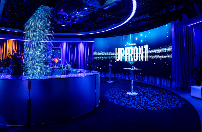 Cocktail bar with LED Screen - Joe Thomas