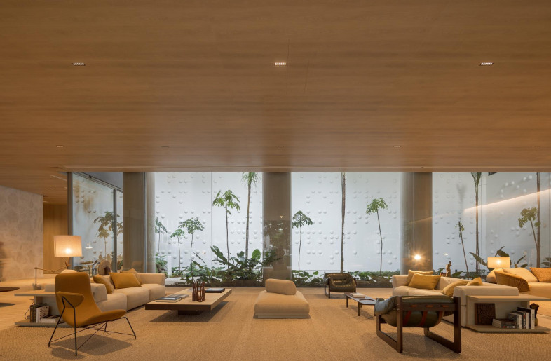 The lobby forms a grand portico that links the hotel directly to 3 signature venues in a symbiotic relationship: bar, restaurant, and boulangerie. Integrated into the architecture, the artwork Mácula by Nuno Ramos – 30-meter-long Braille-inscribed artwork – is featured indoors, serving as a backdrop. - Fernando Guerra