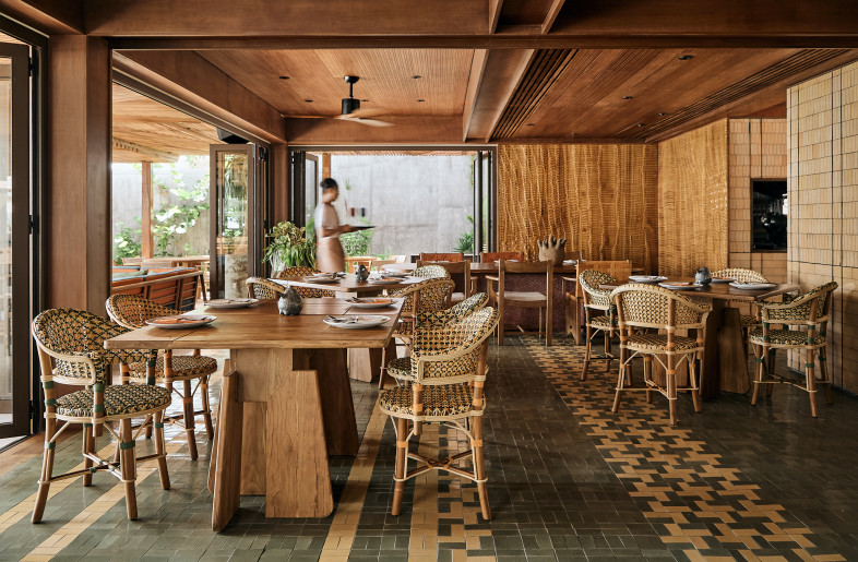 Indoor dining area - Pichan Sujaritsatit