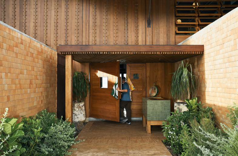 Main entrance - Pichan Sujaritsatit