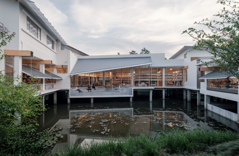 Water Courtyard Space - Chen Hao