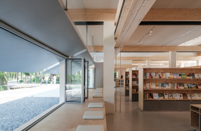 The Intersecting Internal Structure of Timber Beams and Book-Beams with the Secondary Eaves Space - Chen Hao