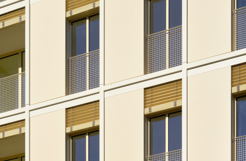 Floor-to-ceiling windows grace the flats. - José Hevia