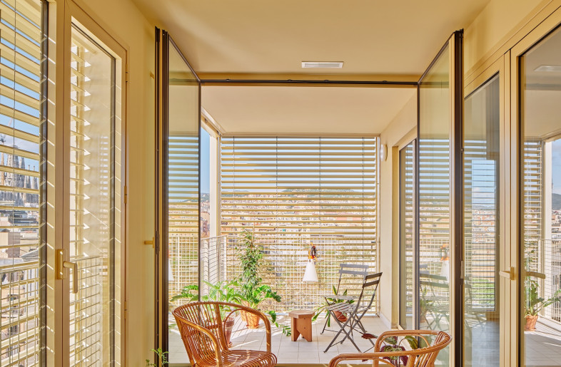 Access galleries act as physical and thermal buffers between the homes and city life outside. - José Hevia