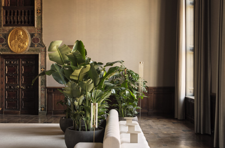 View of the green lung of the hall, the plants show the historical gesture of the new think tank. - Elias Hassos