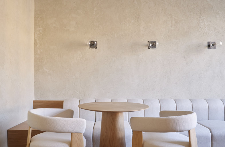 Slightly lunging formwork emphasises the contrast between the modern rear rooms and the historic hall. - Elias Hassos