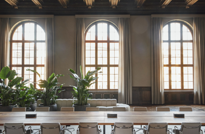 The design merges historical substance with contemporary interior architecture, resulting in an inspiring work environment in an exclusive city center location. - Elias Hassos