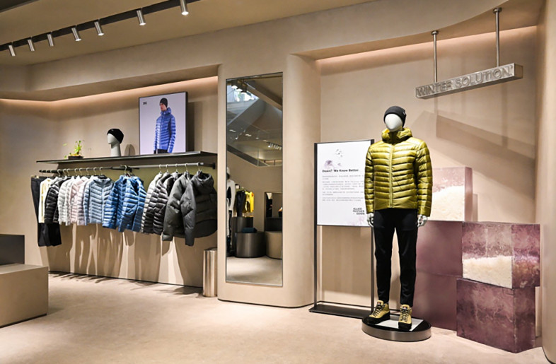 『POWER SHOP 2 NEW RETAIL DESIGN』 Frameweb | X-Bionic Flagship Store