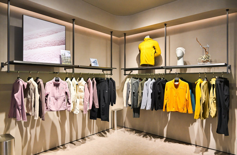 『POWER SHOP 2 NEW RETAIL DESIGN』 Frameweb | X-Bionic Flagship Store