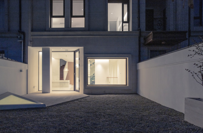 night view of the courtyard - Ziling Wang