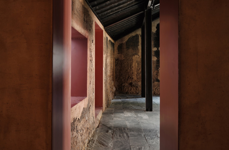 Inside, minimal finishes prioritize the artworks and emphasize the relationship between interior and exterior. - Jonathan Leijonhufvud