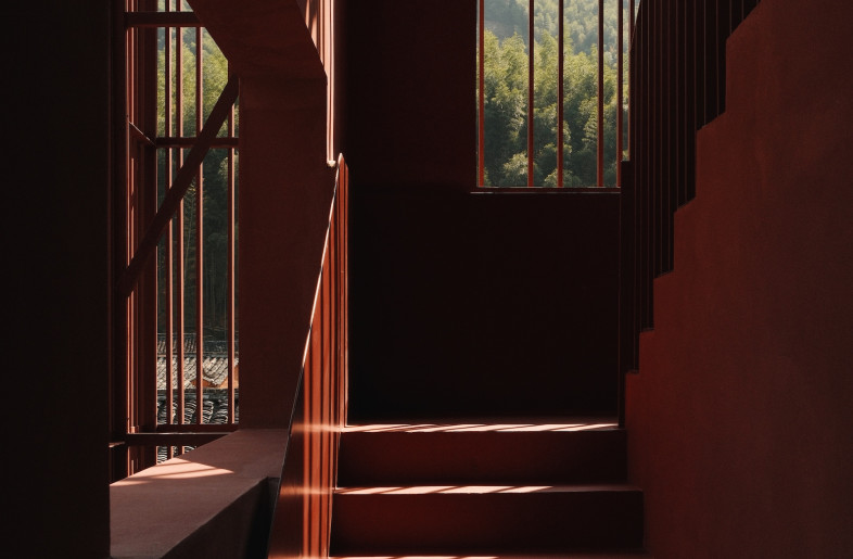 Irregular spacing prevents the lattice from appearing too mechanical, with denser patterns above and more open arrangements below. The effect creates a semi-transparent membrane that breathes throughout the day. - Jonathan Leijonhufvud