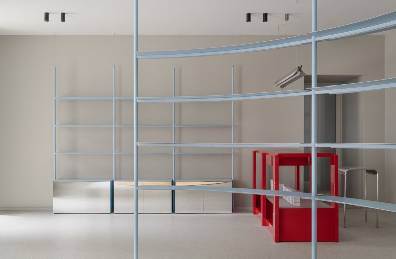 During educational events or casual shopping trips, visitors can cluster around, listening to a speaker positioned inside the ring or simply comparing purchases. - Yevhenii Avramenko