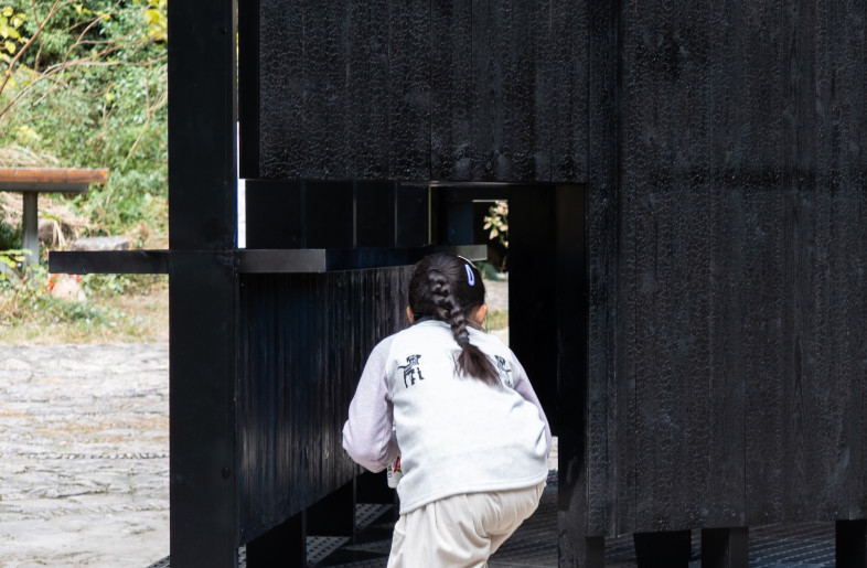 Children can crawl into the space through a smaller entrance in the side, while a bigger gap lets adults to pass through. - Aptdotapt