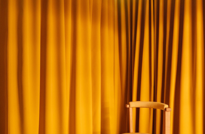 Downstairs, mustard-yellow curtains act as space dividers. - Francisco Nogueira