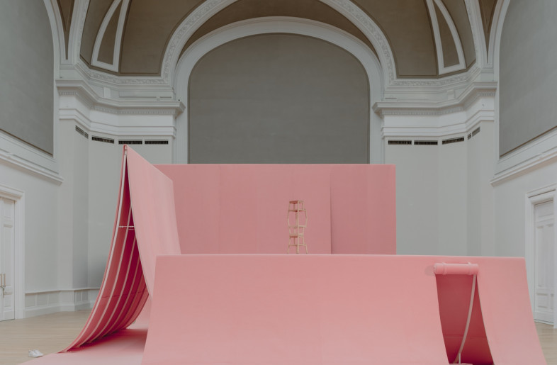 The mono-material look creates a sense of cohesion wherever the installation is placed. - Riccardo de Vecchi