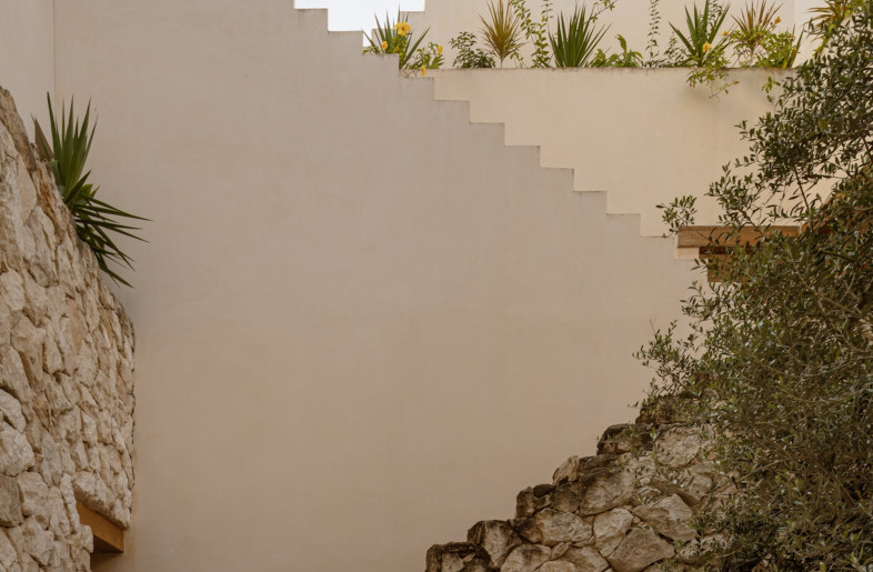 Each of these levels offers a distinct experience: ground floor apartments have broad, sweeping gardens and reflective pools, while mid-level units feature private terraces with jacuzzis. - Ariadna Polo