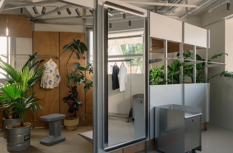 Working with what was there – a utilitarian building dating back to the 1980s – the Shanghainese designers have created a ‘self-renewing’ space that not only reflects its bustling location but truly draws in its customer base. - Wen Studio