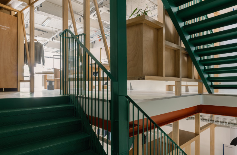 A  lick of Kelly-green paint brought the original rusty staircase back to life. - Wen Studio