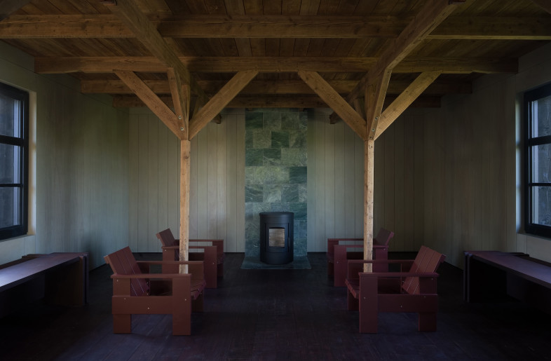 A low-temperature heating system, concealed within walls and furniture, adds comfort without disrupting visual harmony. - Crispijn van Sas