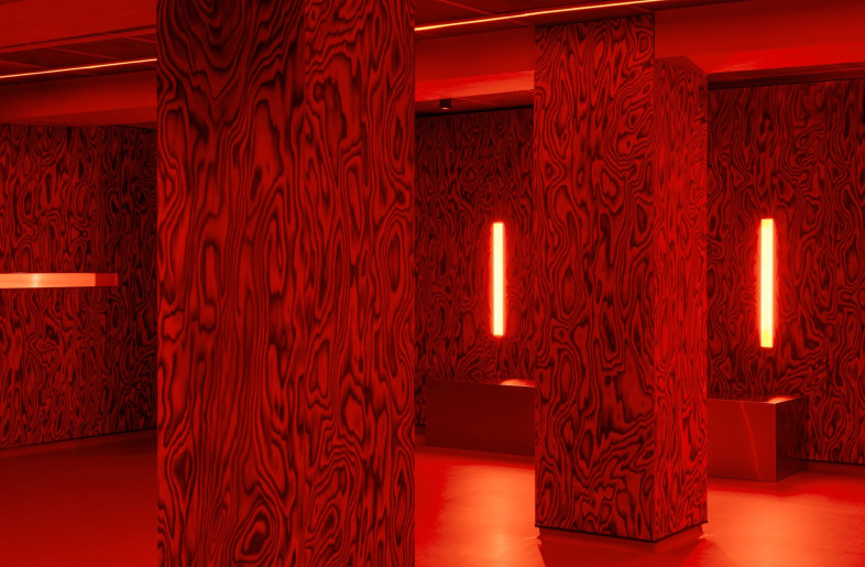 The columns are also finished with the Sottsass veneer. - Simone Marcoli
