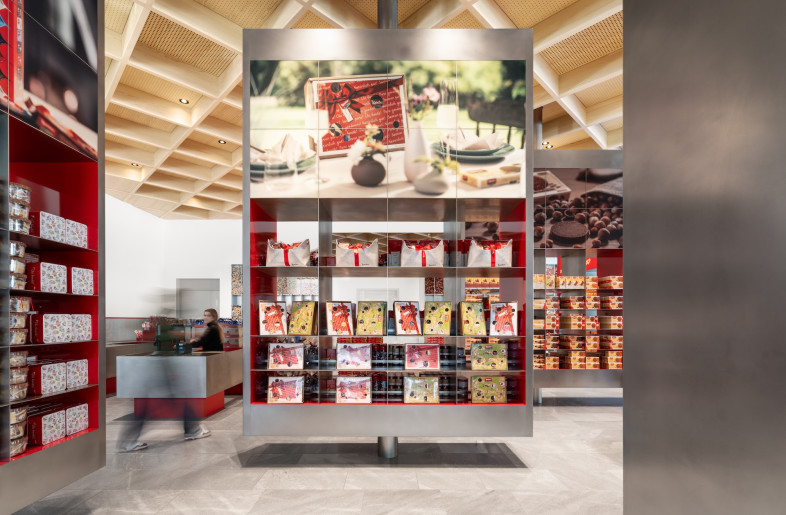 MoDusArchitects drew inspiration from Loacker’s products themselves to craft the flagship’s rich visual language. - Marco Cappelletti