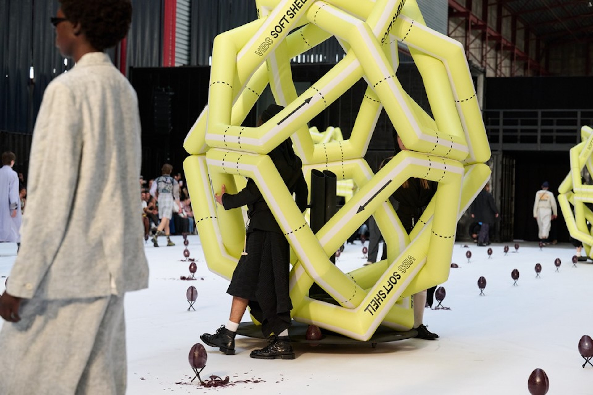 【希少コラボ】Dale of Norway × Henrik Vibskov Frameweb | Henrik Vibskov's SS26 fashion show builds a world with