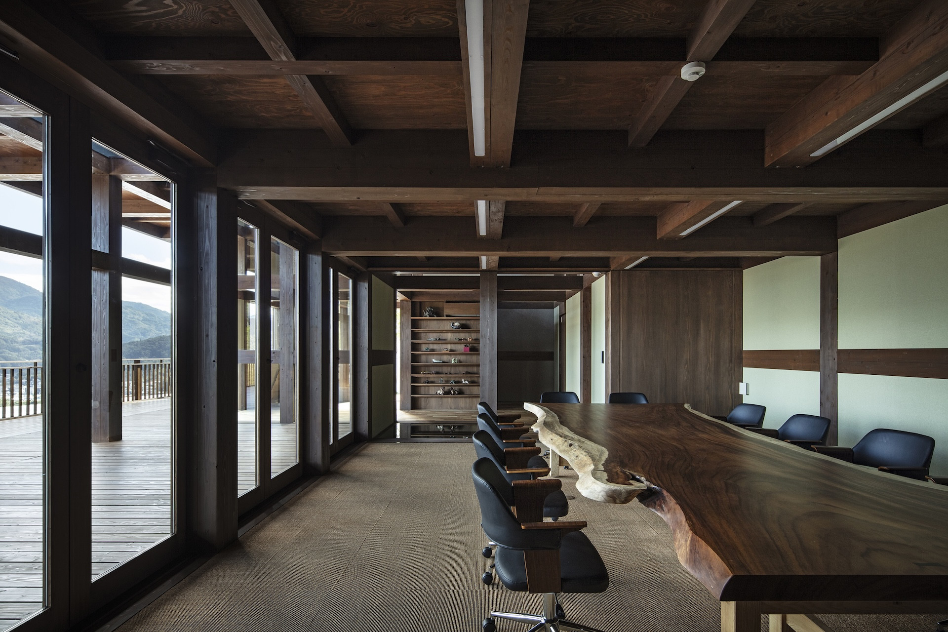 Frameweb | For a Japanese office, centuries-old timber