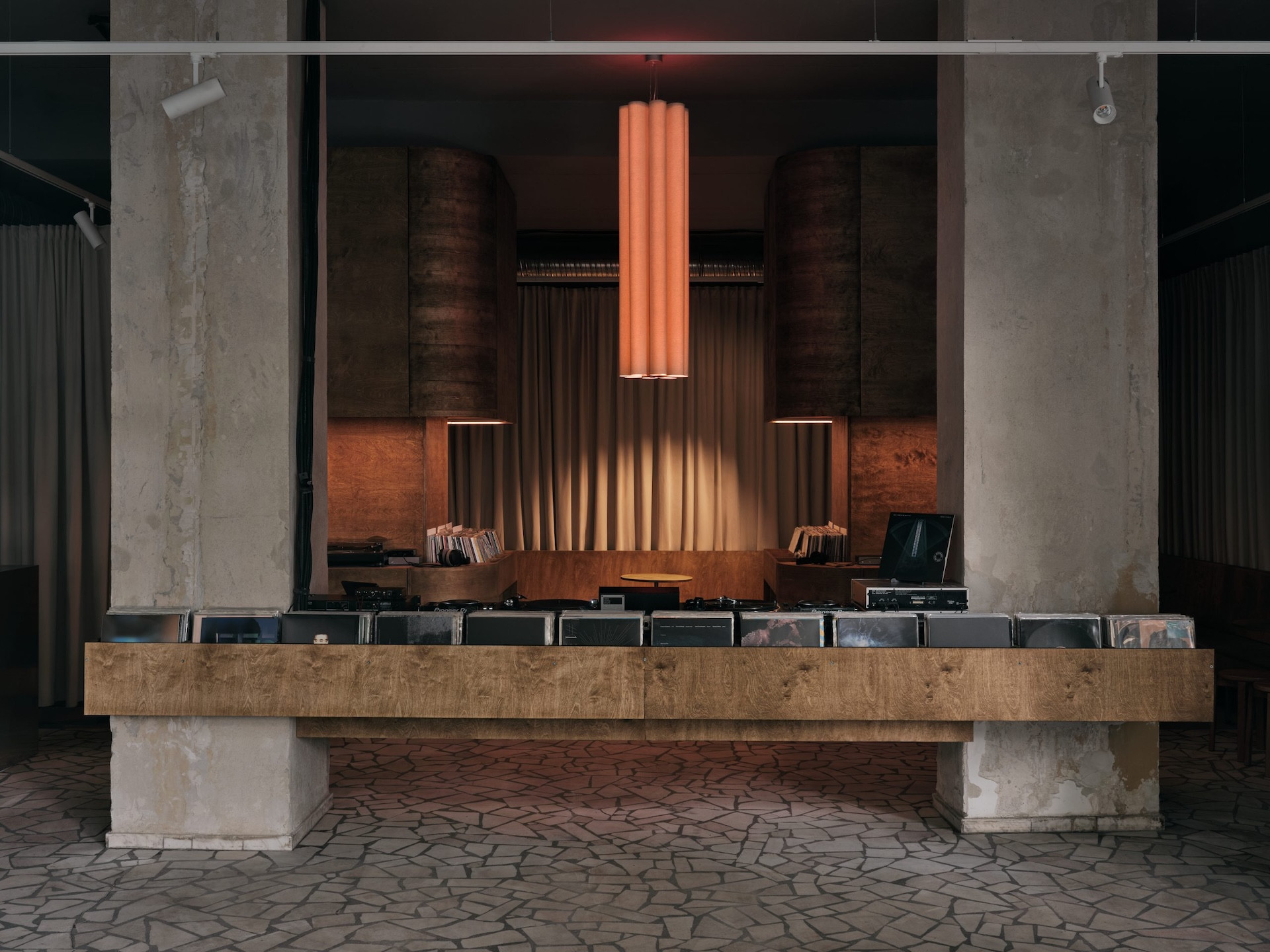 Frameweb | Sound-first design: Why listening spaces are adjusting ...