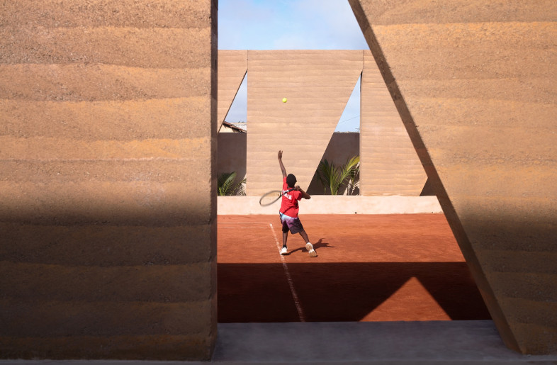 Frameweb | Why designers are reviving rammed earth to build climate ...
