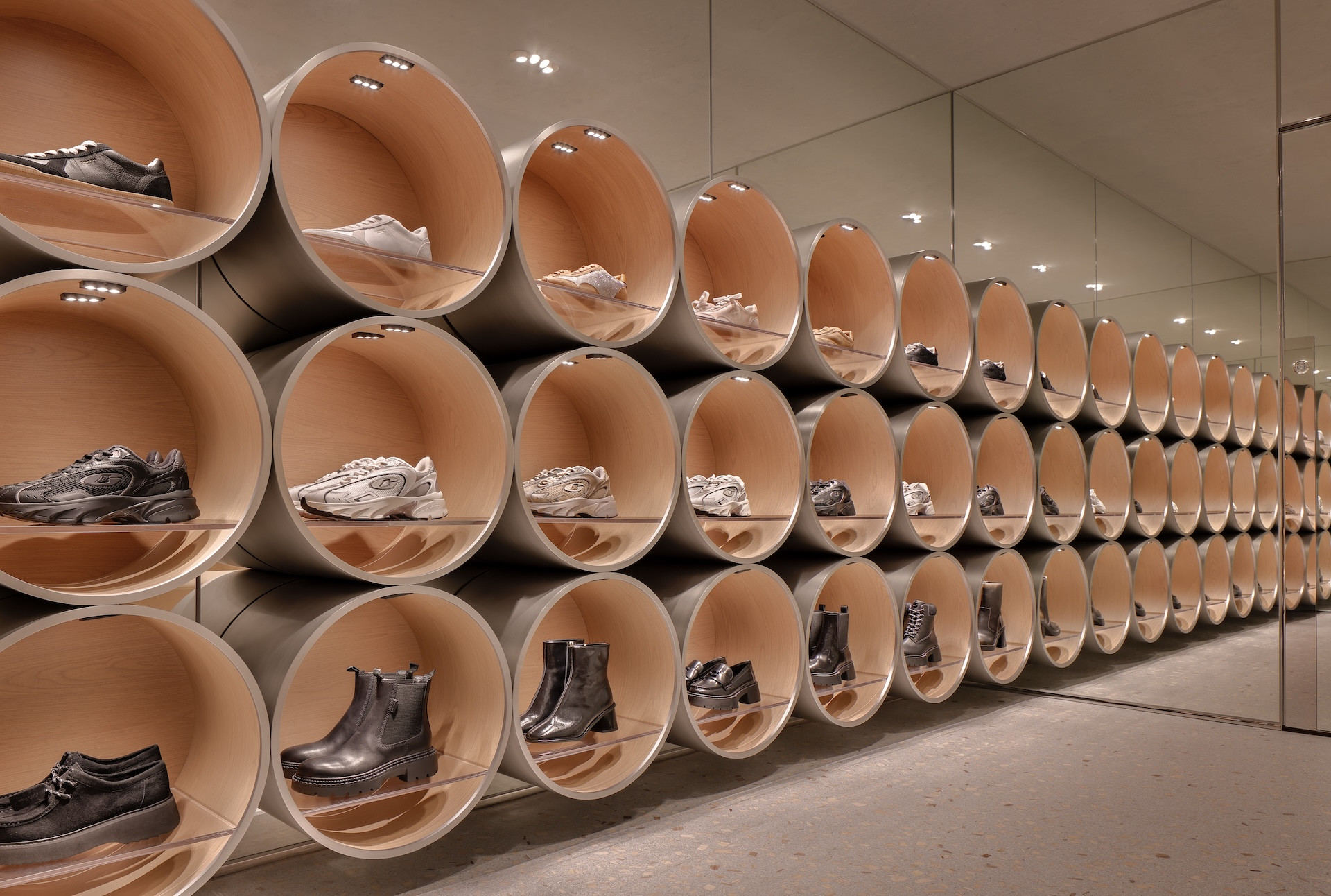 Frameweb | Coach's revamped Tokyo flagship stitches its identity