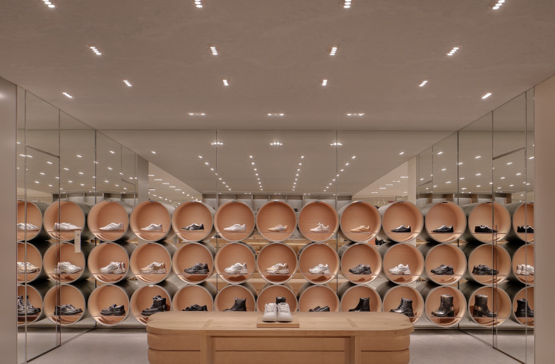Frameweb | Coach's revamped Tokyo flagship stitches its identity