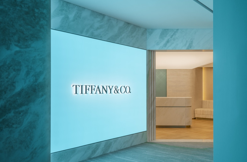 TIFFANY & Co. インターオフィス エンベロップ（銀座限定） Frameweb | Employees are immersed in the Tiffany & Co. brand
