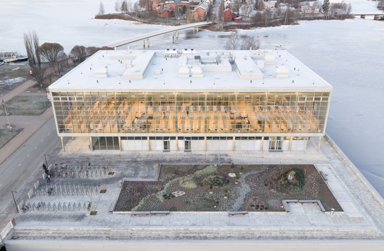 4 civic spaces recovered their original purpose through subtraction