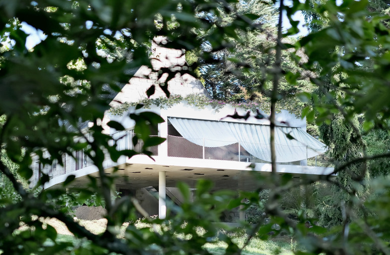 House in Forêt-Fouesnant withstands the blazing sun and nearby sea with deceptively simple interventions Premium 19 Oct 2026 • Living