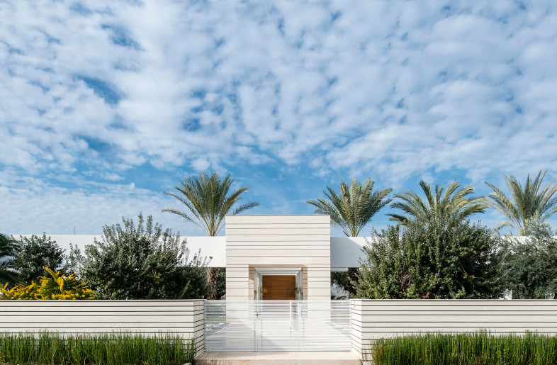 Frameweb | Israelevitz Architects turns a building structure into an enigma