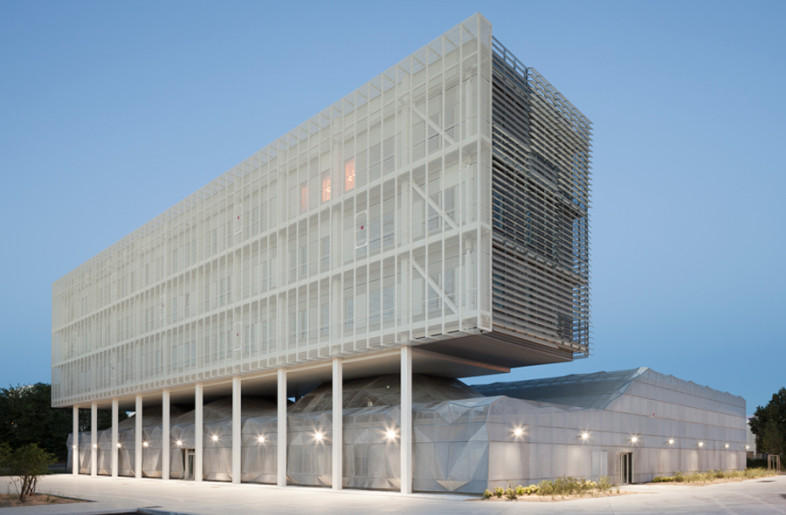 Frameweb | Conflicting structures by Block Architectes find common ground