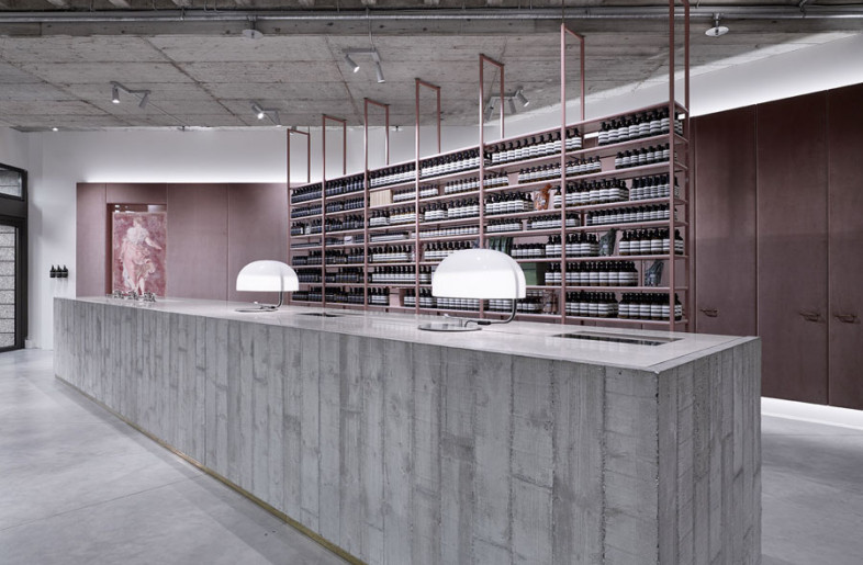 Frameweb | Textures and tones are balanced in einszu33's stage for