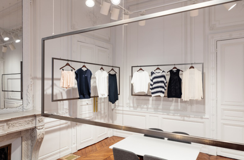 FRAME With changeable facial features, Window France mannequins are