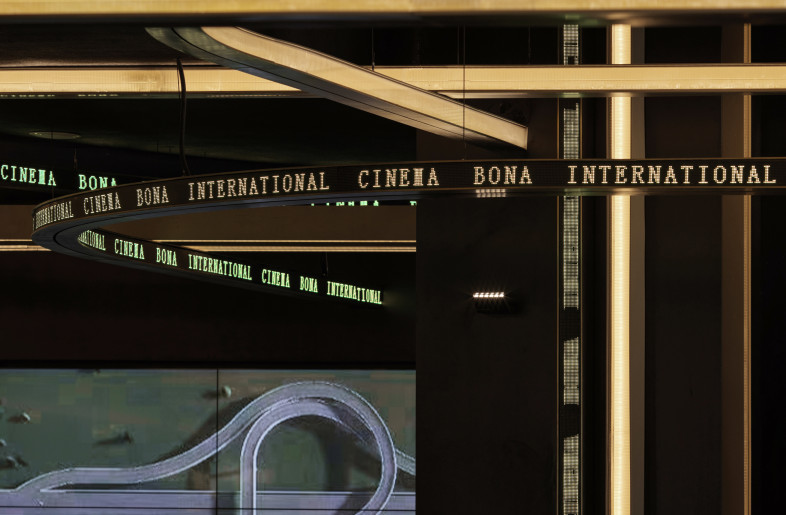 The scrolling speeds of the text on the interspersed LED screens are all different - the combination of fast and slow text movement makes the ceiling even more dynamic, which can’t be illustrated by using a single light strip alone. - Jonathan Leijonhufvud Architectural Photography