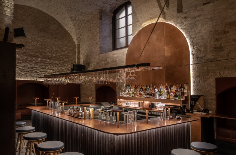 The hall with a bar mixology where guests usually hang out after a meal in the restaurant. - Andriy Bezuglov